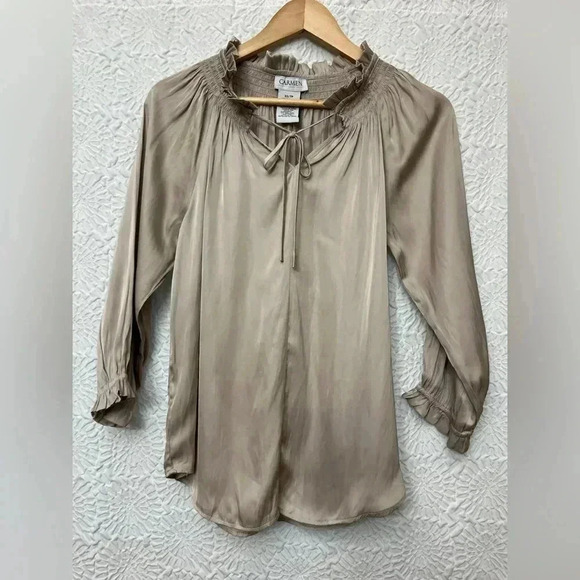 Carmen Marc Valvo Blouse Size XS Color Milky Malt Smocked Neck Tie Front NWT - Picture 1 of 11